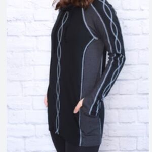 Laura HLavanc woman’s long sleeve hooded dress size medium black gray